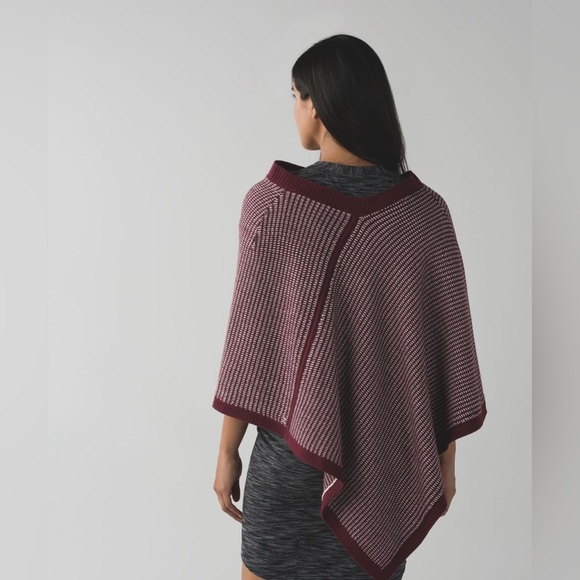 EUC Lululemon On the Go Scarf | Butter Pink/Bordeaux Drama/Wine Berry | One Size - Picture 4 of 12